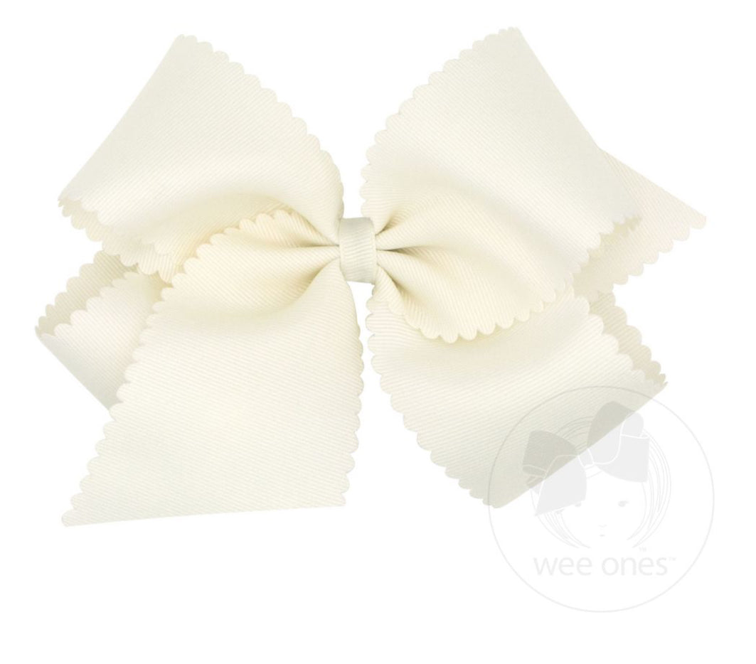 Bow with Scalloped Edge