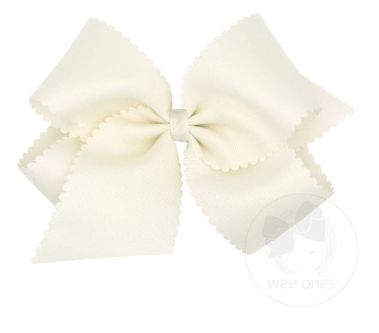 Bow with Scalloped Edge