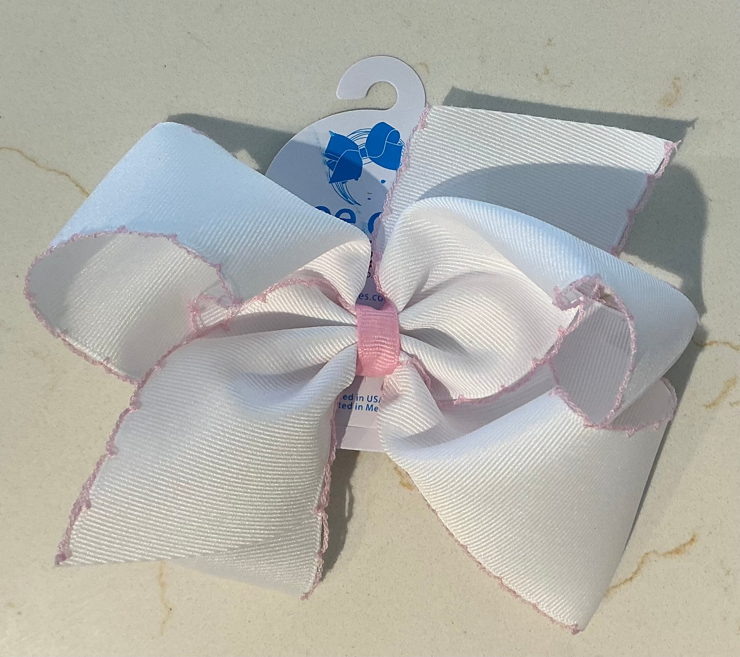 King Moonstitch Basic Bow With Pink Trim